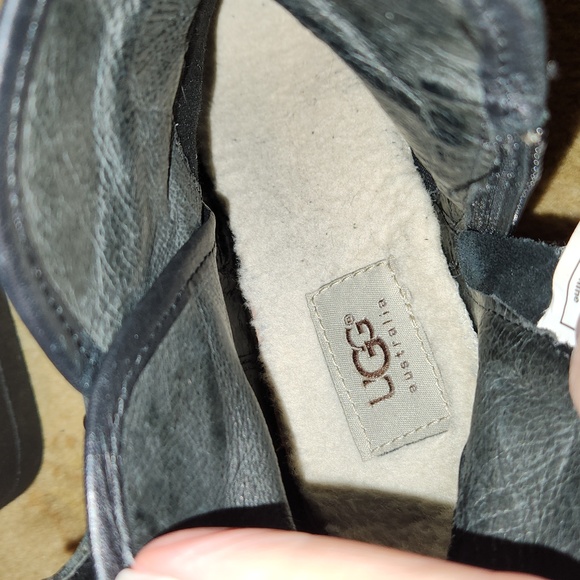 UGG Emalie waterproof wedge ankle bootie, black, size 8 - Picture 10 of 12